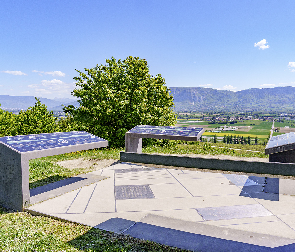 Panorama depuis le Signal de Bernex sur le Salève, à proximité des Jardins de Lully